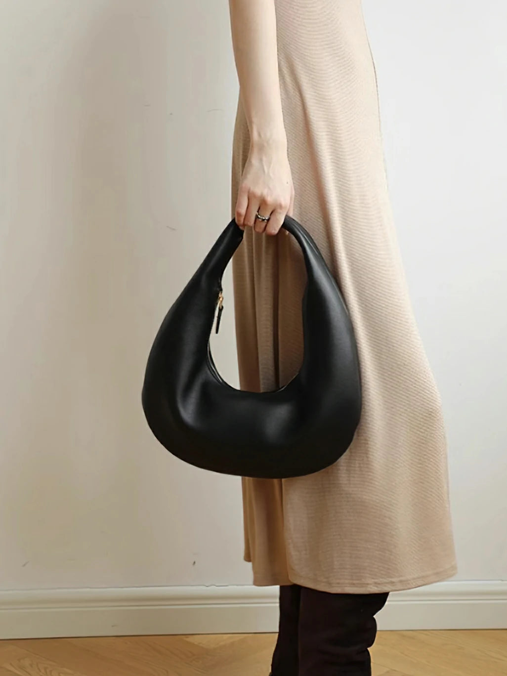 Meniscus cloud handbag