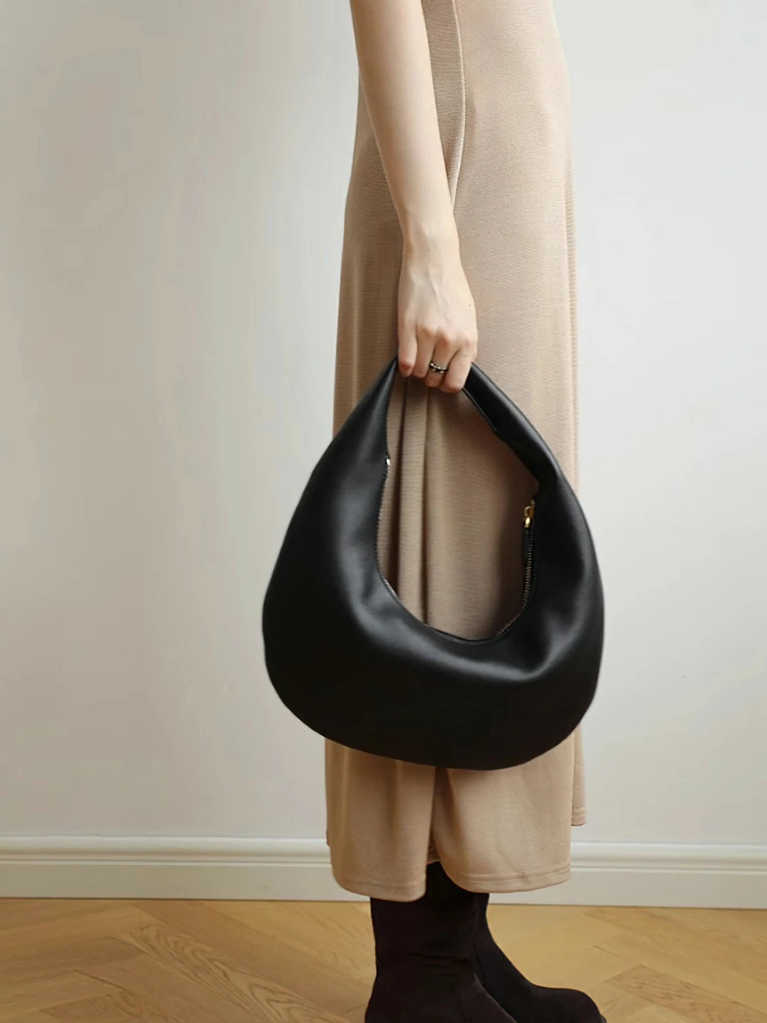 Meniscus cloud handbag