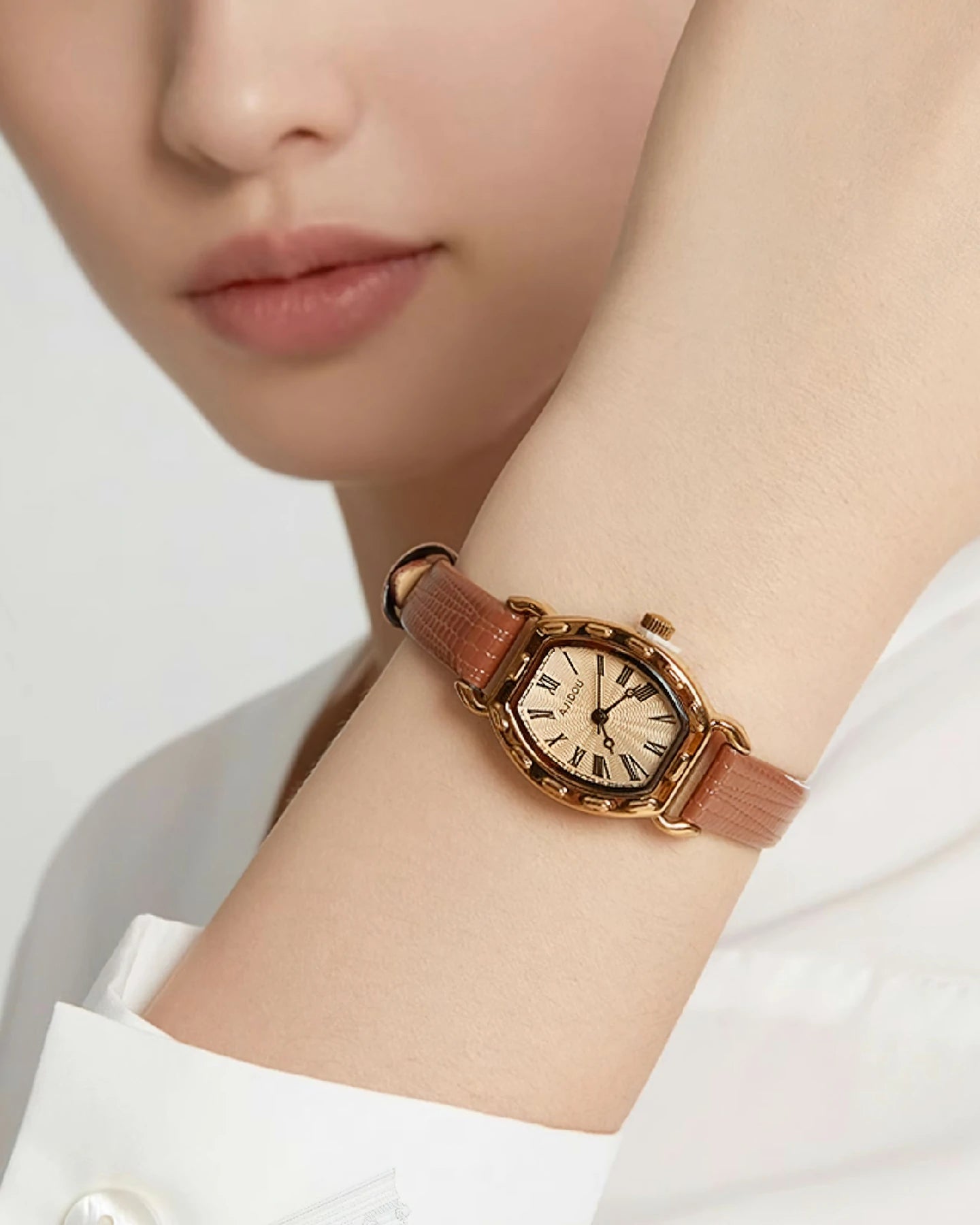 Mini Barrel Vintage Square Watch
